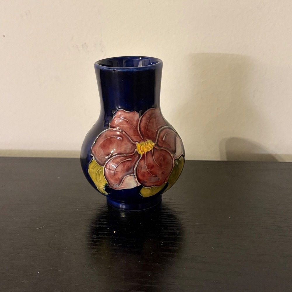 Moorcroft England Anemone Floral Cobalt Blue Art Pottery Bud Vase 74/4